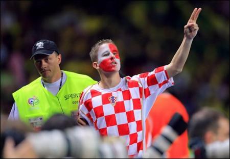Mondial de foot: l'intrus de Brésil-Croatie rentre en héros dans son pays